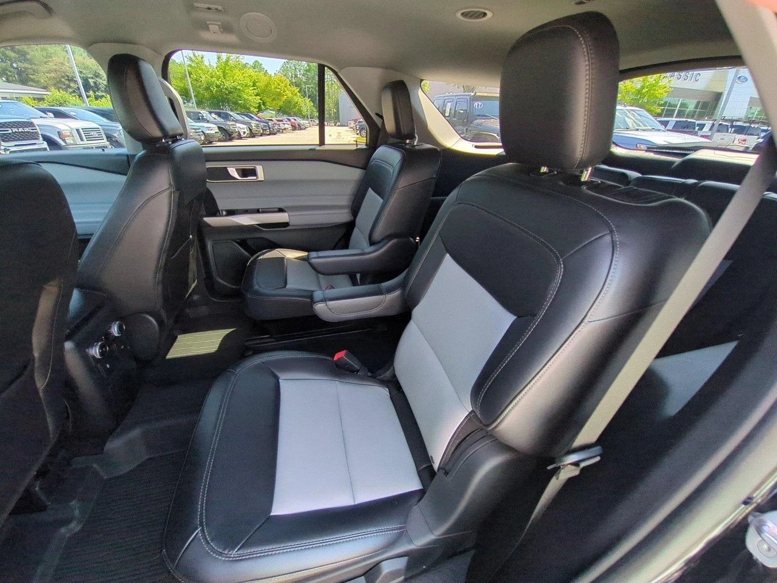 Used 2023 Agate Black Ford XLT image 32