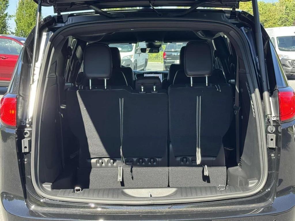 2026 Chrysler Voyager LX - Photo 30