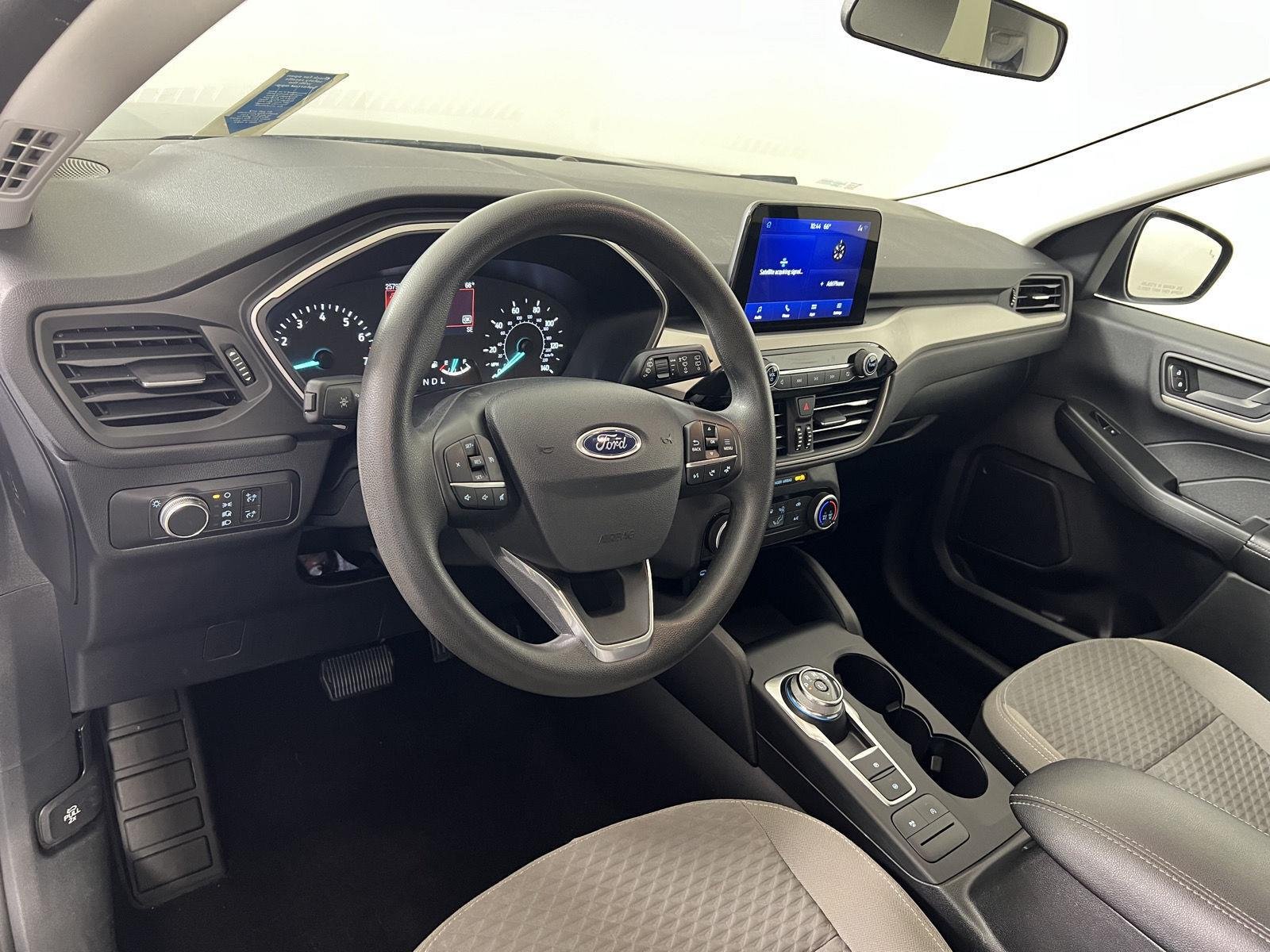 Used 2022 Agate Black Ford SE image 4