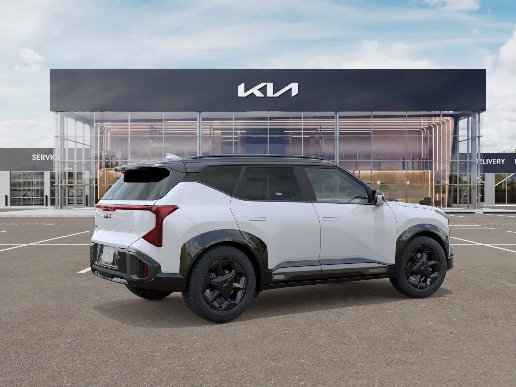 New 2027 White Kia X-Line S image 6