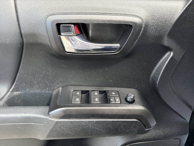 Used 2022  Toyota  image 11