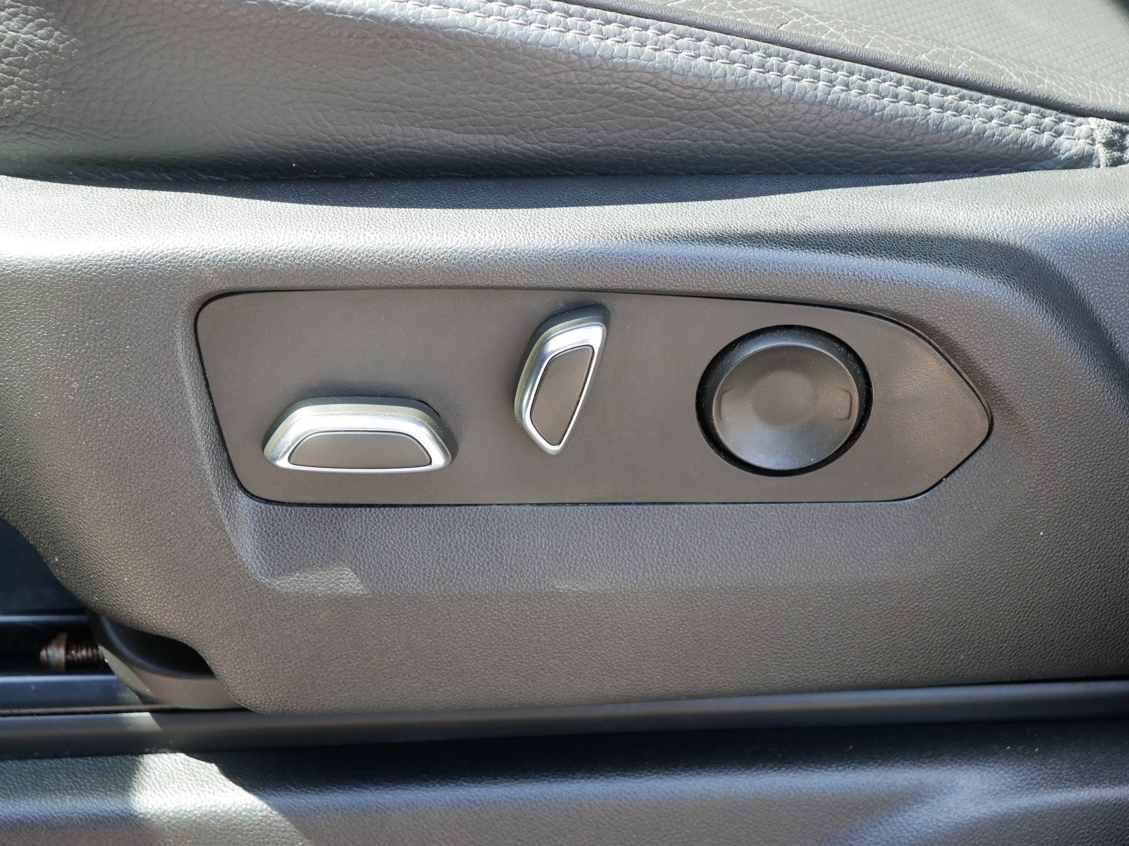 2023 GMC Yukon Denali - Photo 20