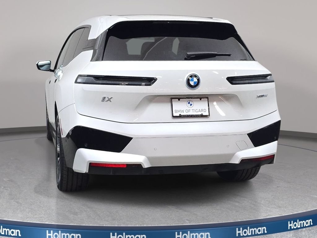 Used 2024 Mineral White Metallic BMW xDrive50 image 7