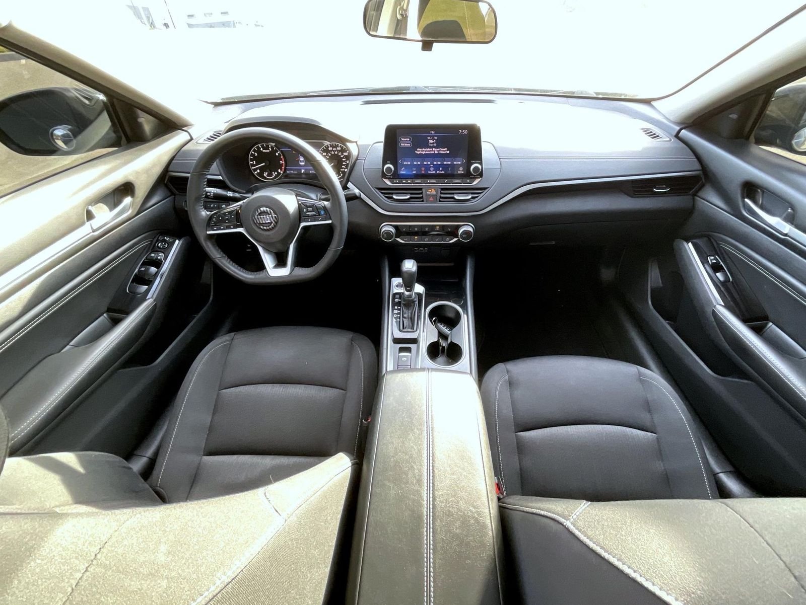 Used 2022 Black Nissan 2.5 SV image 15