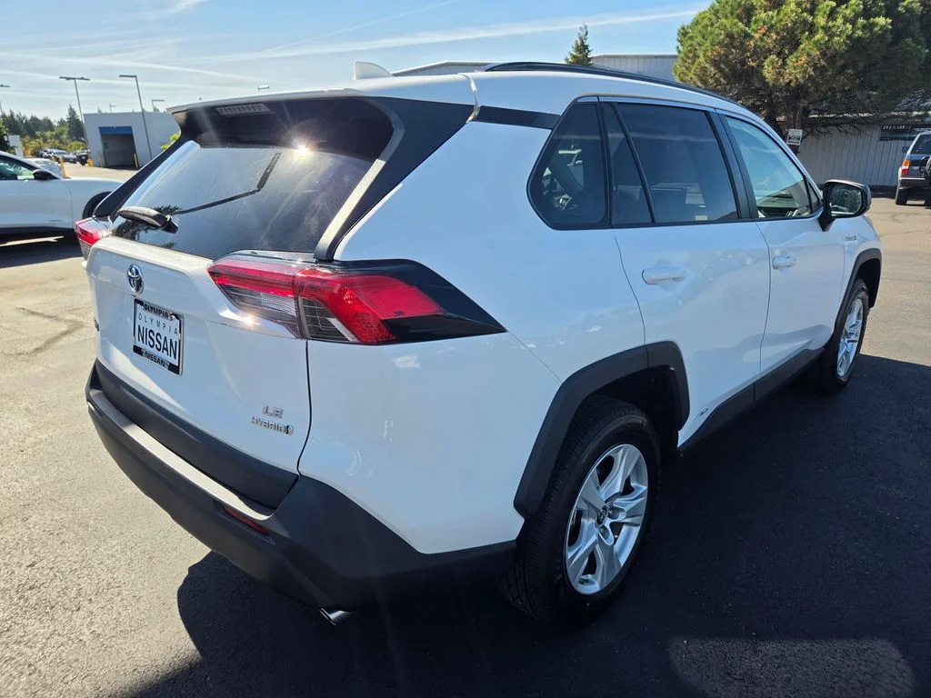 Used 2021 White Toyota LE image 7