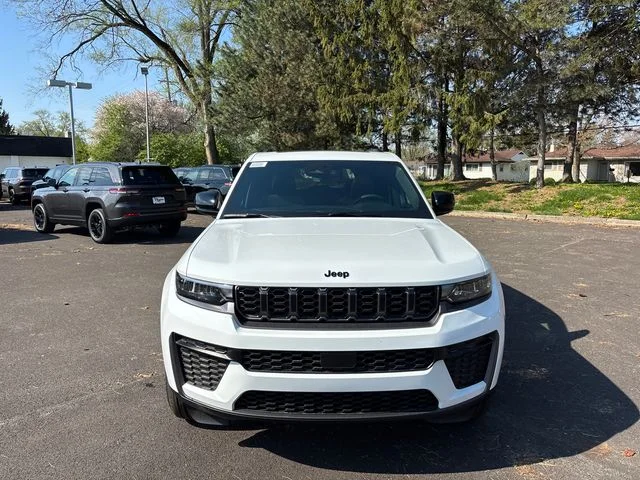 New 2026 Bright White Clear-Coat Exterior Paint Jeep Altitude image 5