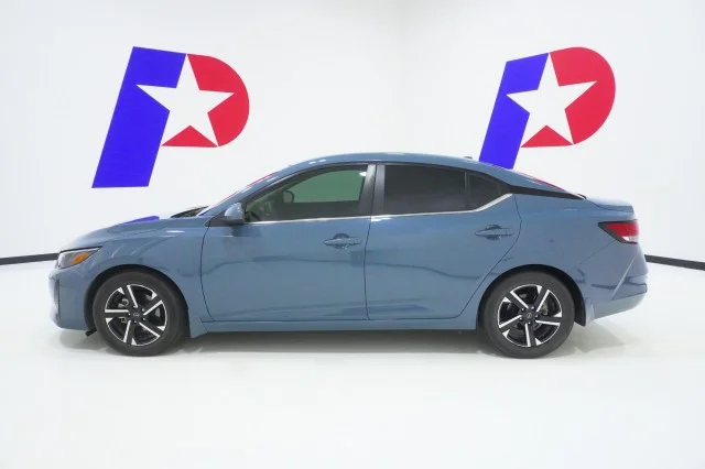 Used 2025  Nissan SV image 9