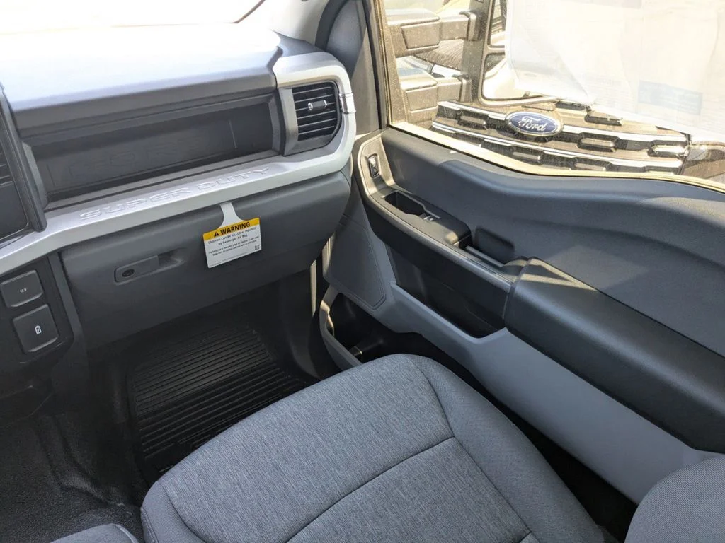 New 2026 Oxford White Ford XL image 17