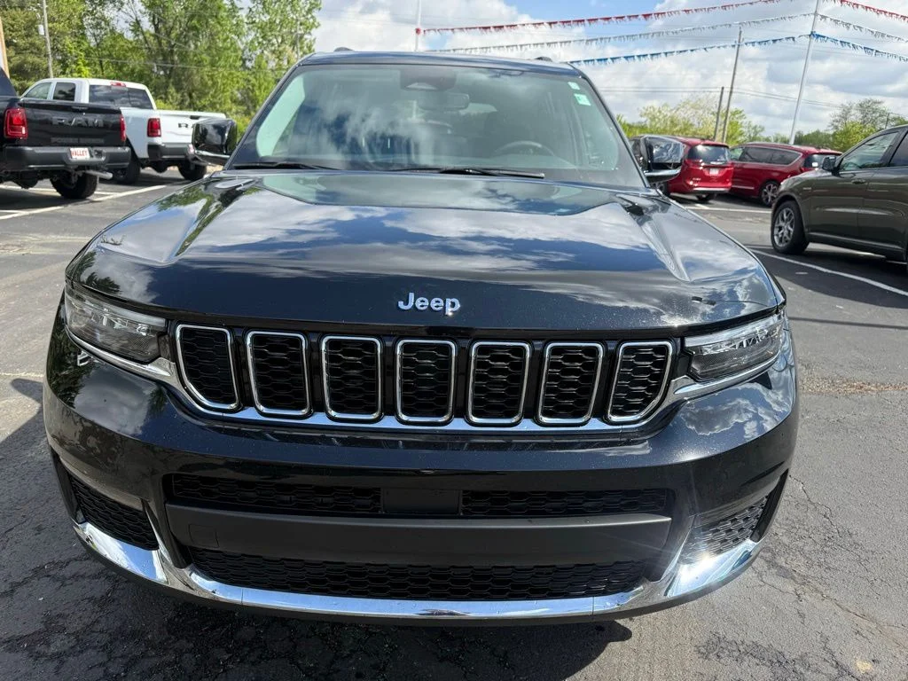 Used 2023 Black Jeep Limited image 3