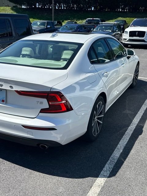 Used 2021 White Volvo T5 Momentum image 5