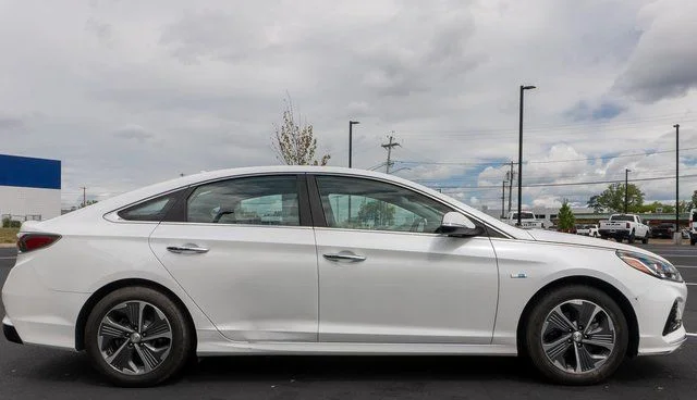 Used 2019 White Hyundai Base image 5