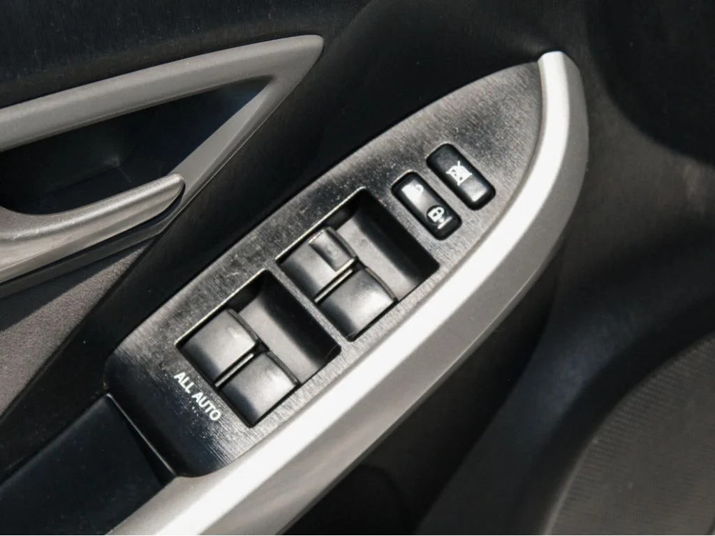 Used 2012 White Toyota One image 9