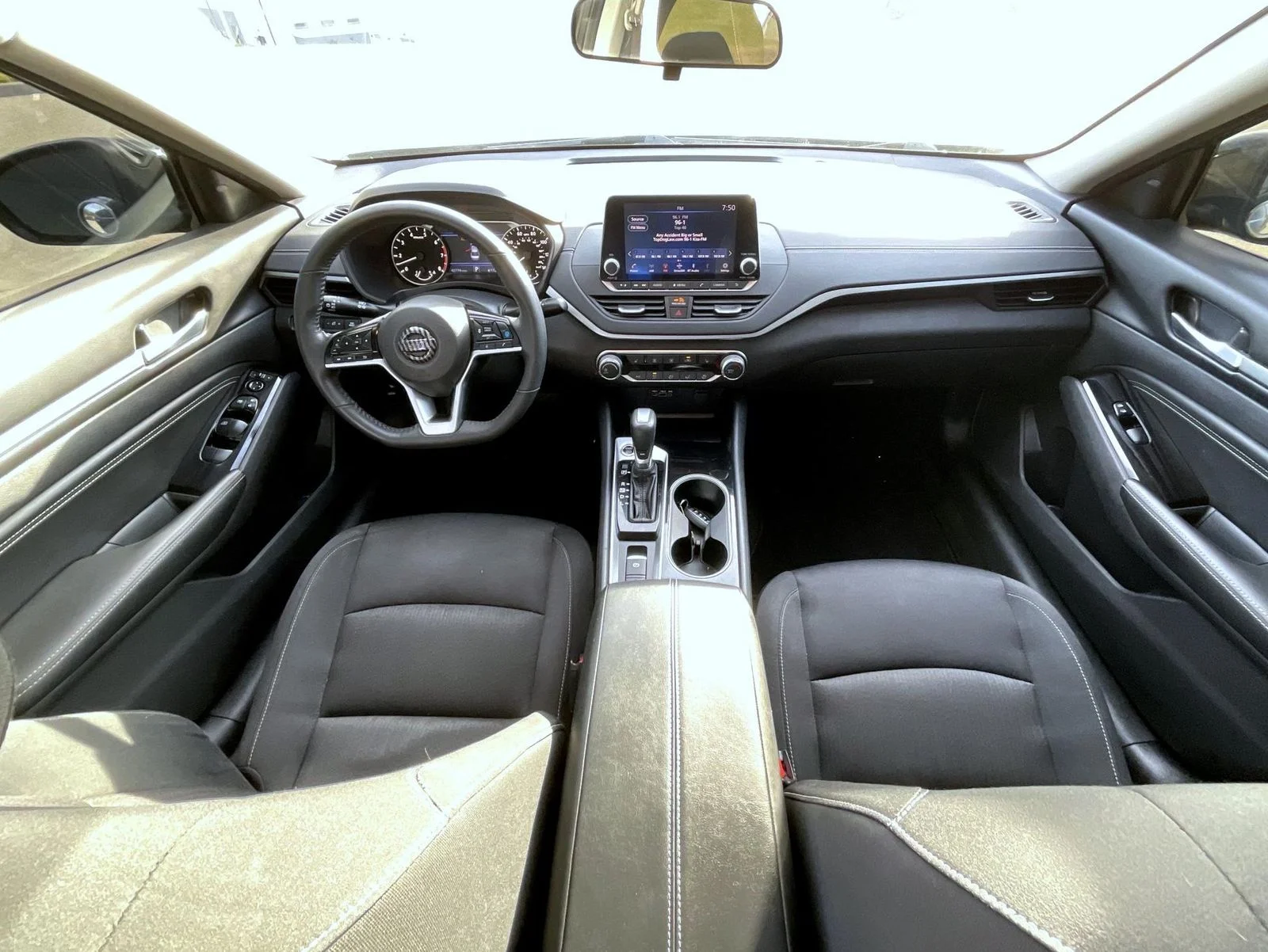 Used 2022 Black Nissan 2.5 SV image 15