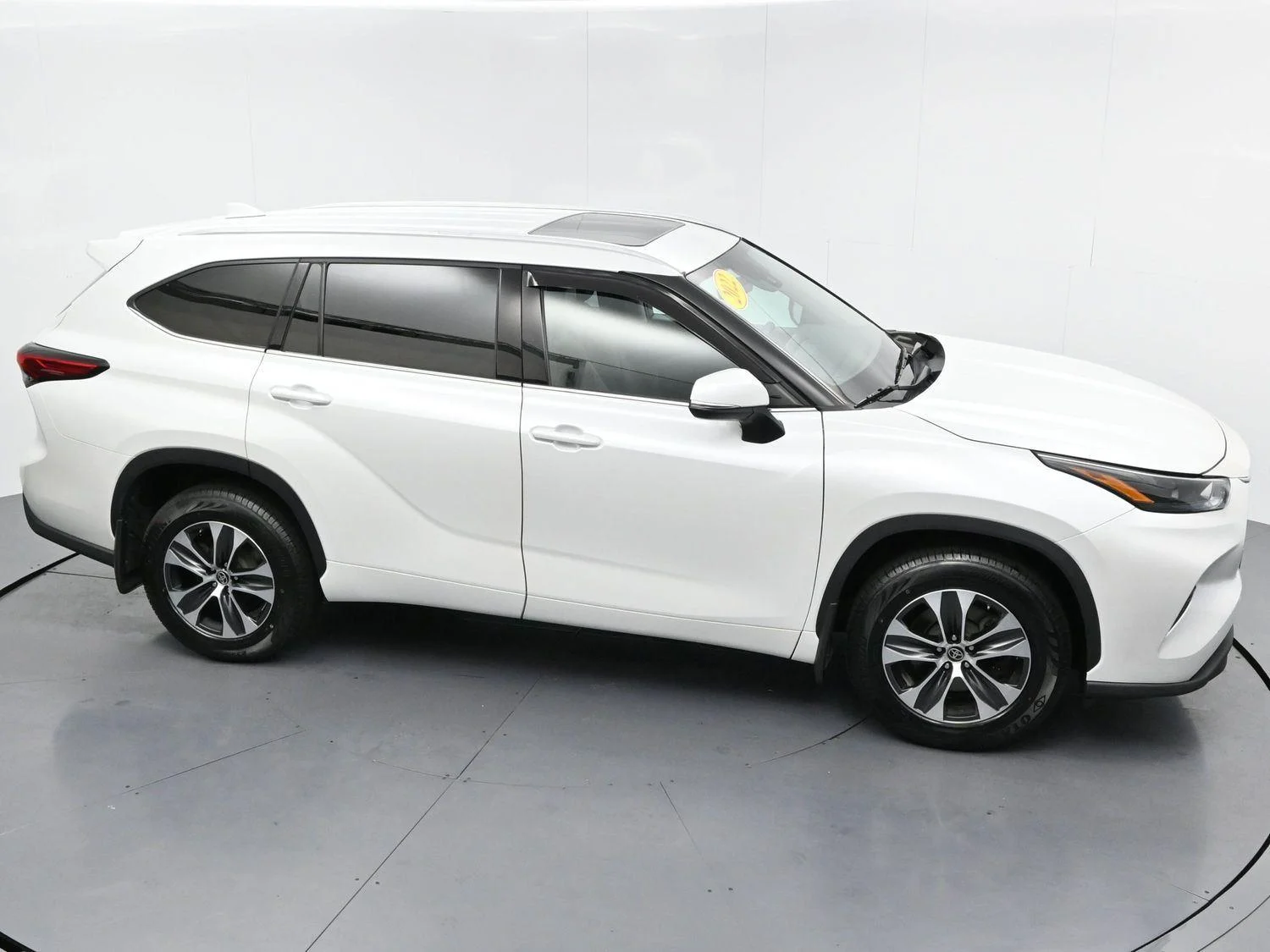 Used 2022 Wind Chill Pearl Toyota XLE image 46