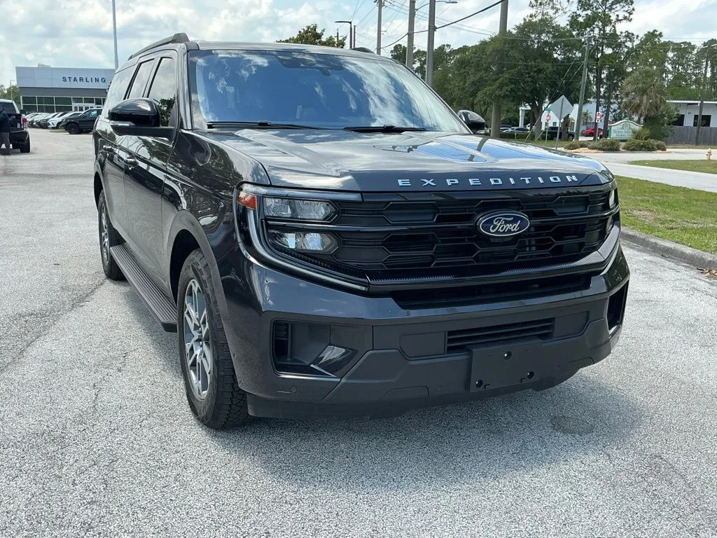 Used 2025 Gray Ford Active image 9