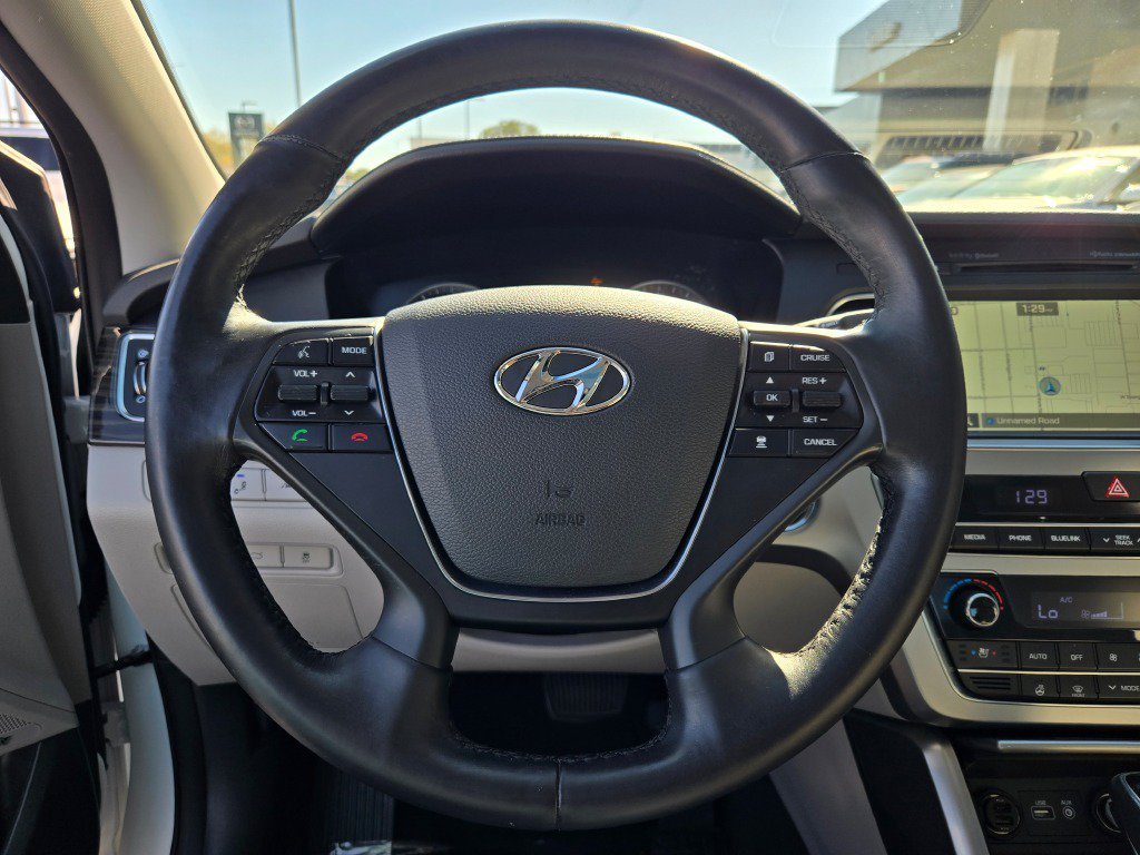 Used 2016 Quartz White Pearl Hyundai Limited image 31