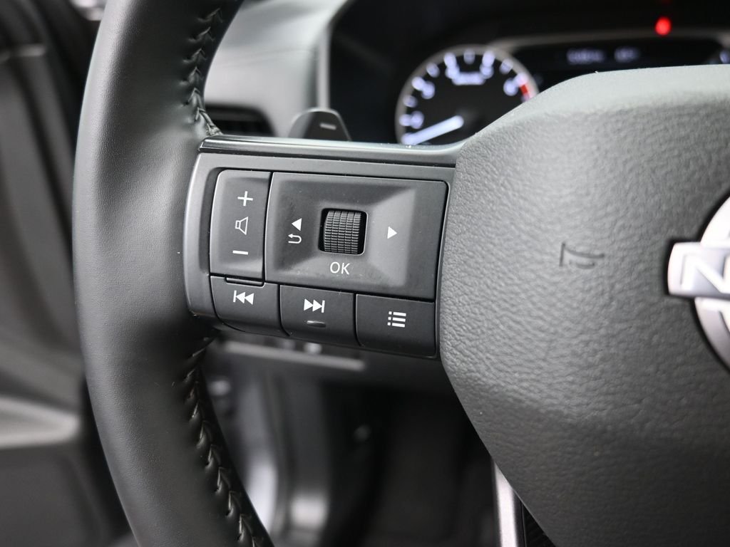 Used 2025 Gray Nissan SV image 6