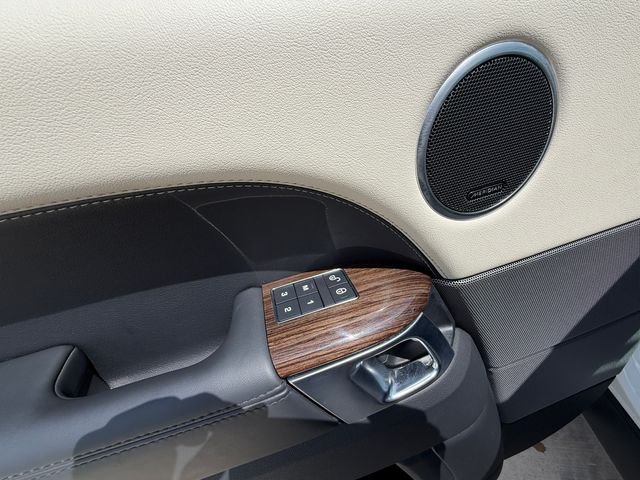 Used 2020 Fuji White Land Rover HSE image 11
