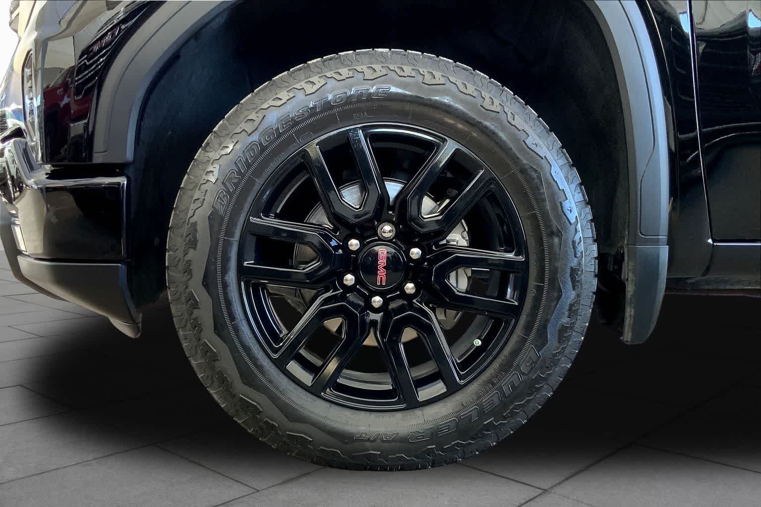 Used 2024 Onyx Black GMC Elevation image 11