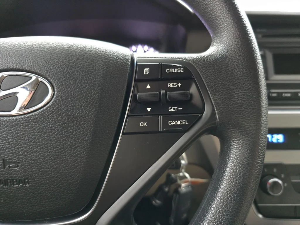Used 2015 Venetian Red Metallic Hyundai SE image 20