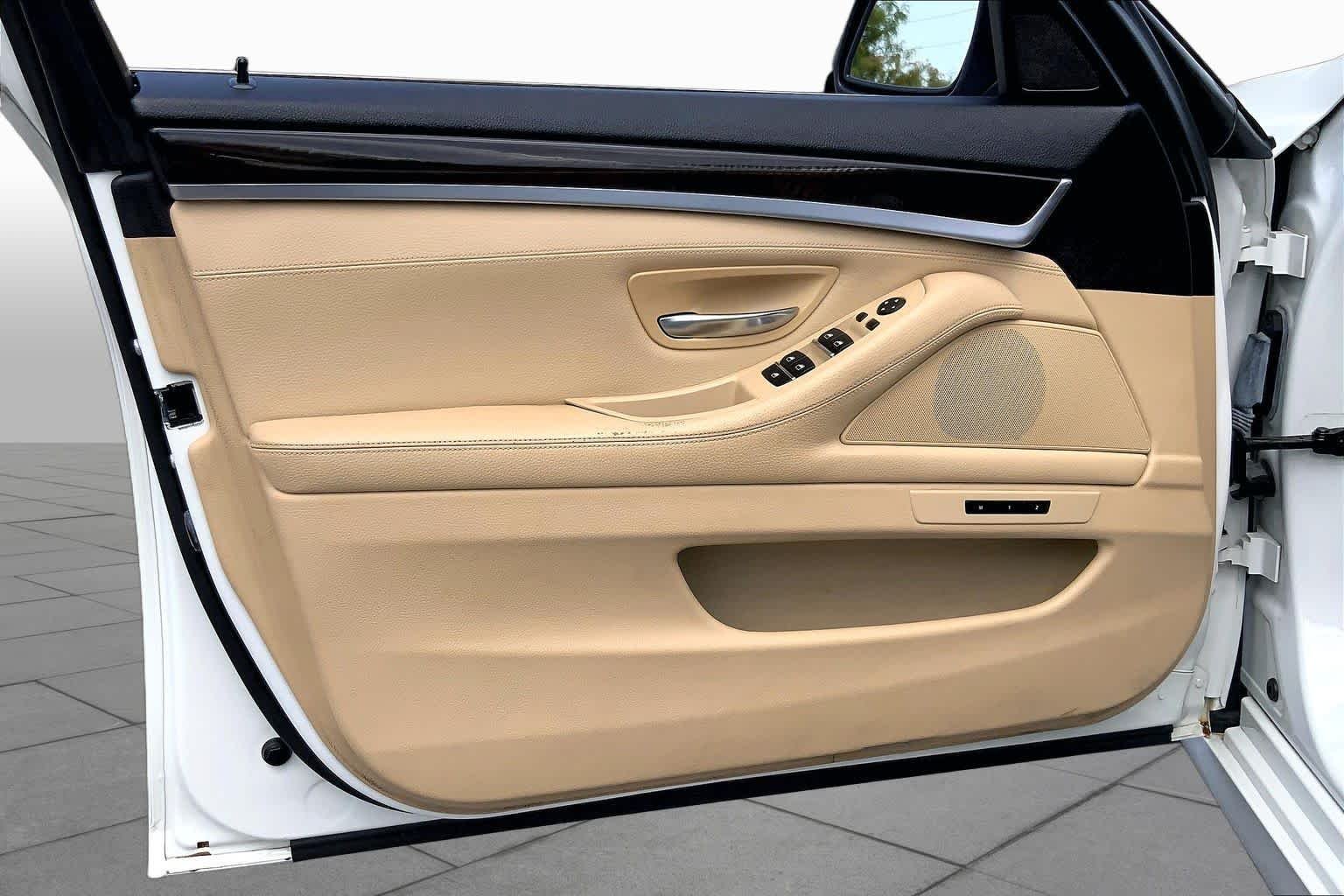 Used 2014 Mineral White Metallic BMW 535i xDrive image 22