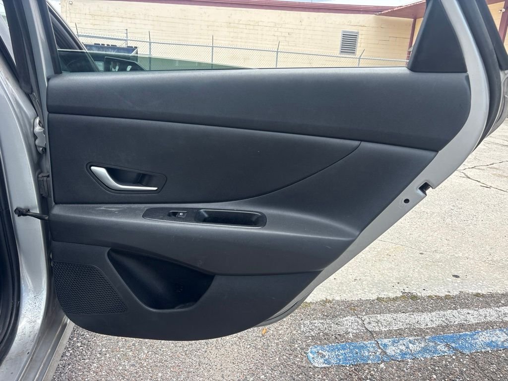 2021 Hyundai Elantra SEL - Photo 15