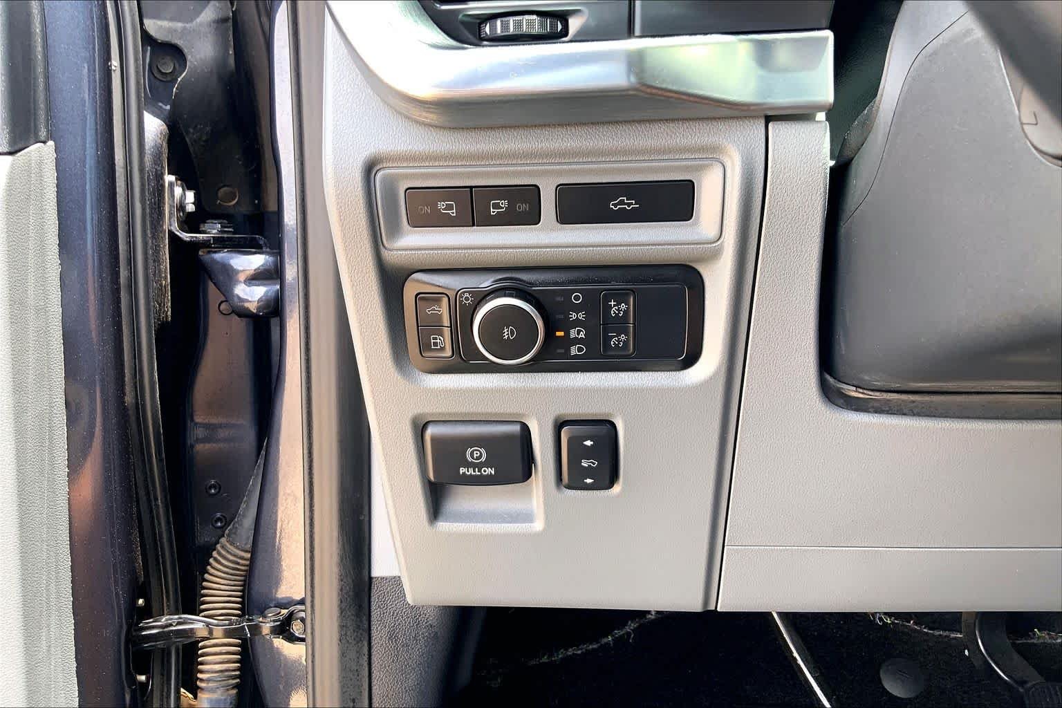 Used 2021 Smoked Quartz Metallic Tinted Clearcoat Ford LARIAT image 36