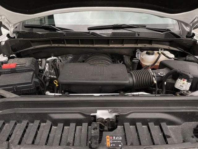 Used 2025 White GMC AT4 image 25