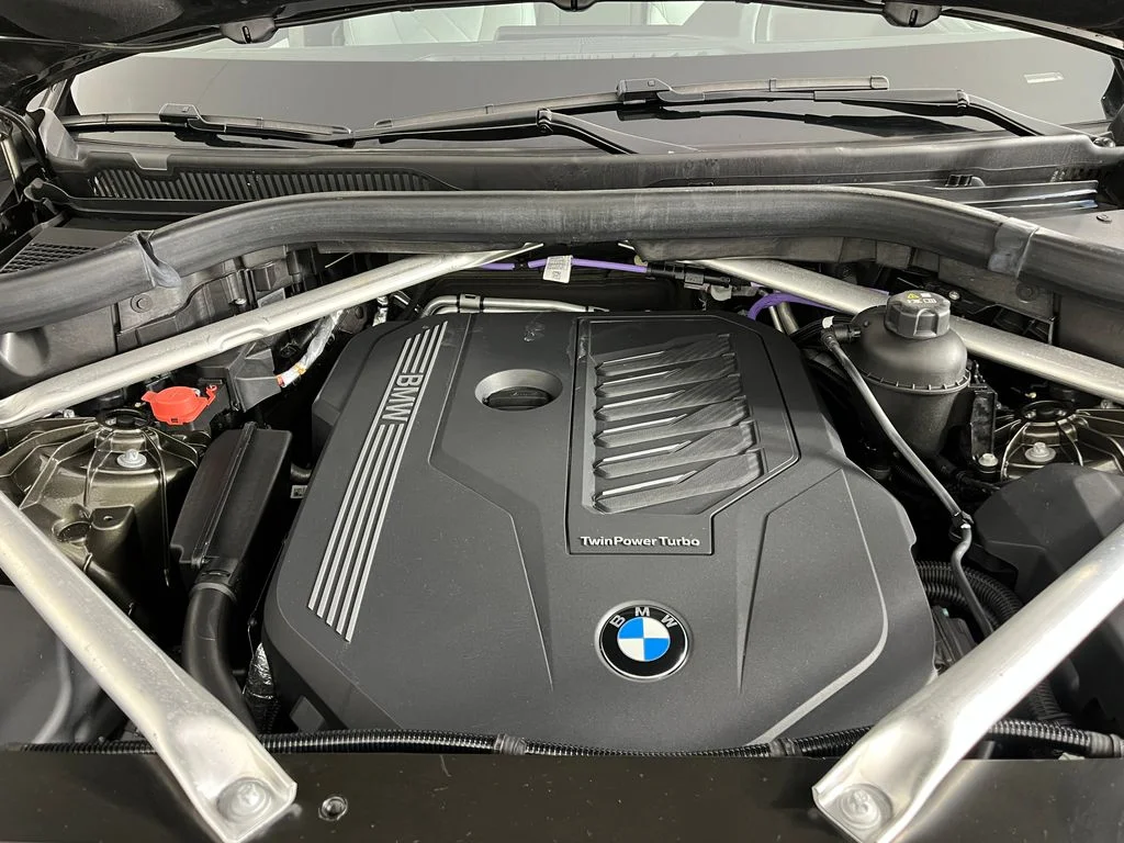 Certified Used 2023 Manhattan Green Metallic BMW xDrive40i image 18