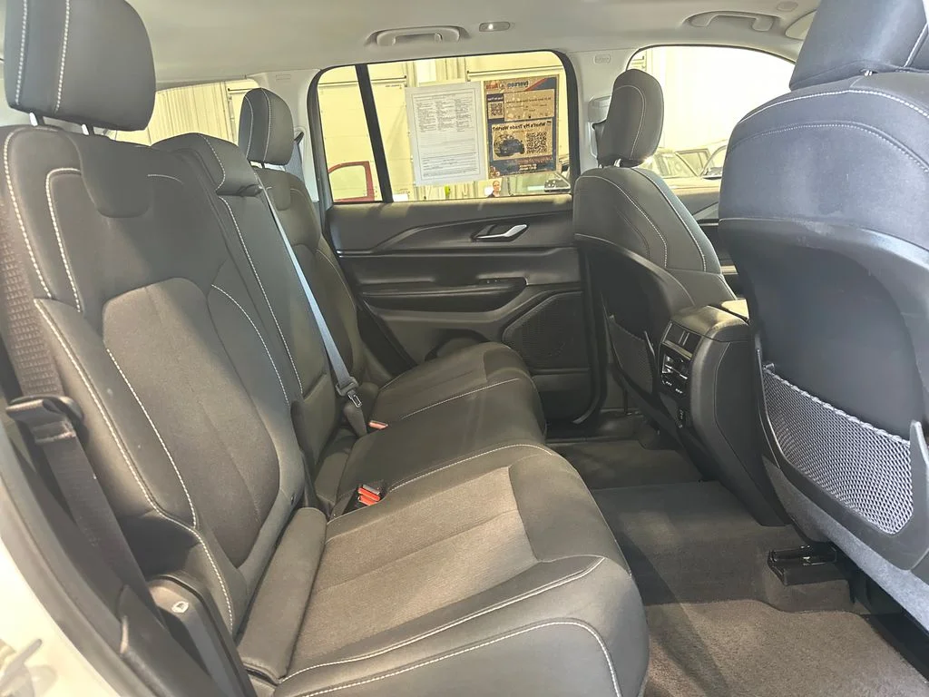 Used 2023 White Jeep Laredo image 32