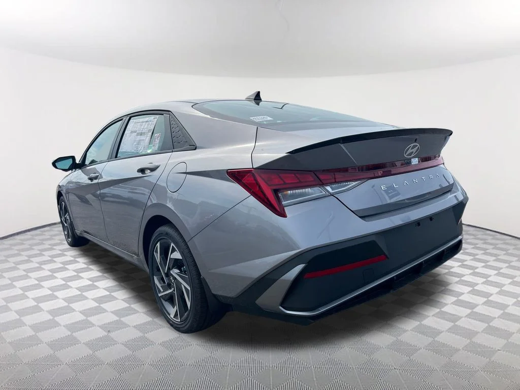 2025 Hyundai Elantra Blue - Photo 7
