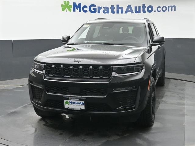 New 2026 Diamond Black Crystal Pearl-Coat Exterior Paint Jeep Limited image 6