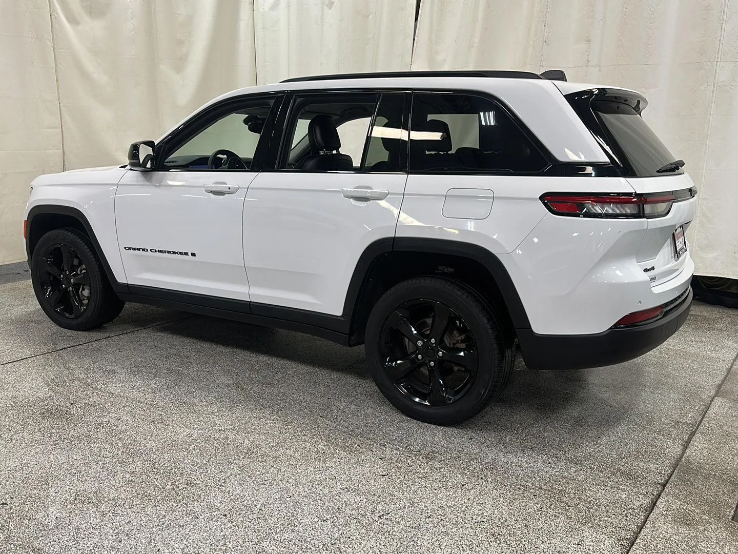 Used 2023 Bright White Clearcoat Jeep Limited image 3