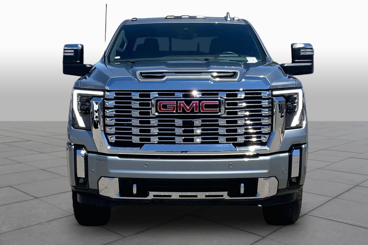 Used 2025 Sterling Metallic GMC Denali image 4