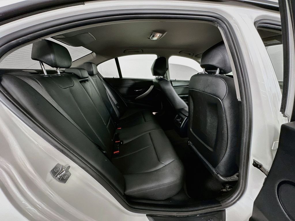 Used 2015 Alpine White BMW 320i image 25