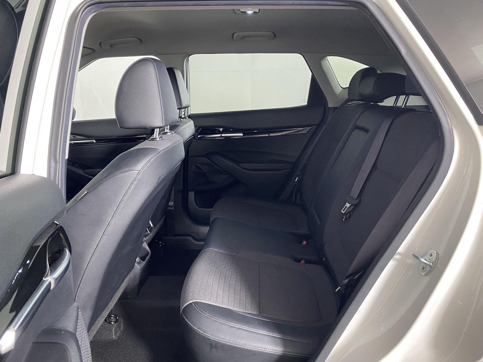 Used 2022 Clear White/Black Roof Kia S image 23