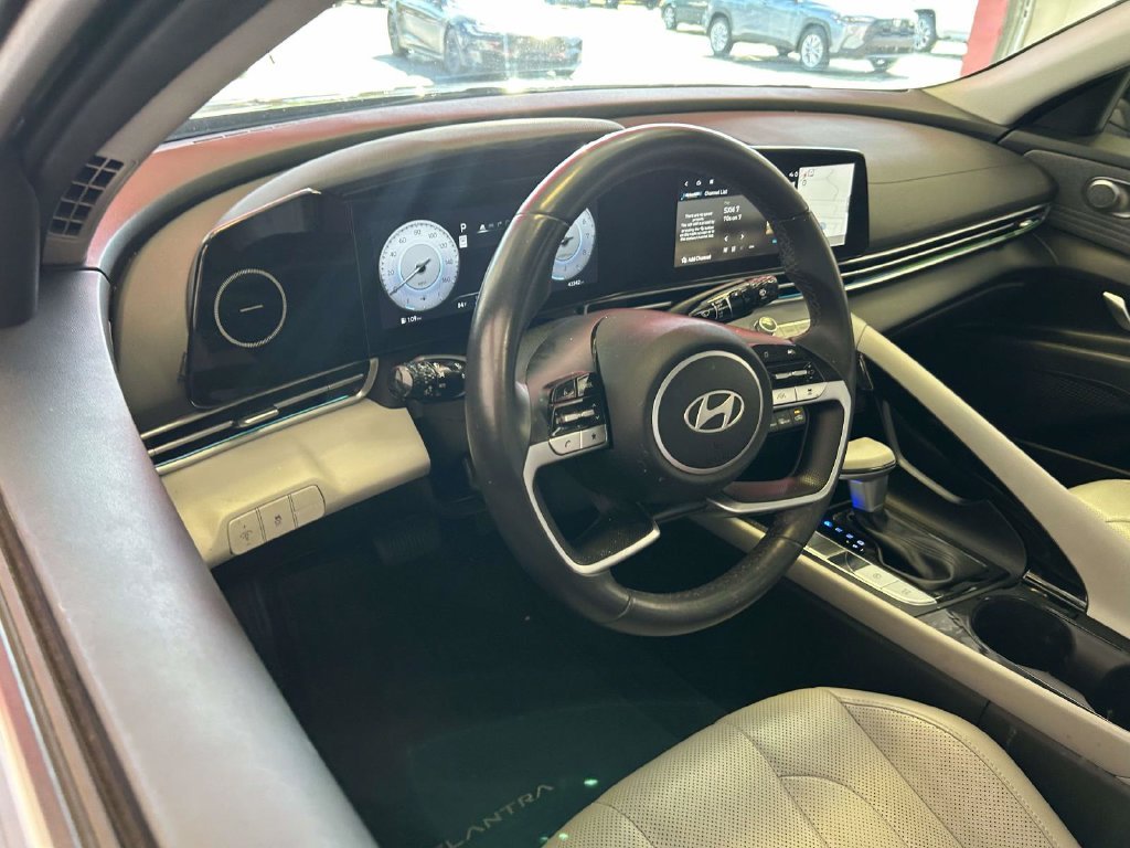 Used 2025 Black Hyundai Limited image 12