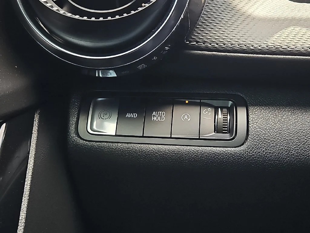 Used 2025 Mosaic Black Metallic Chevrolet LT image 15