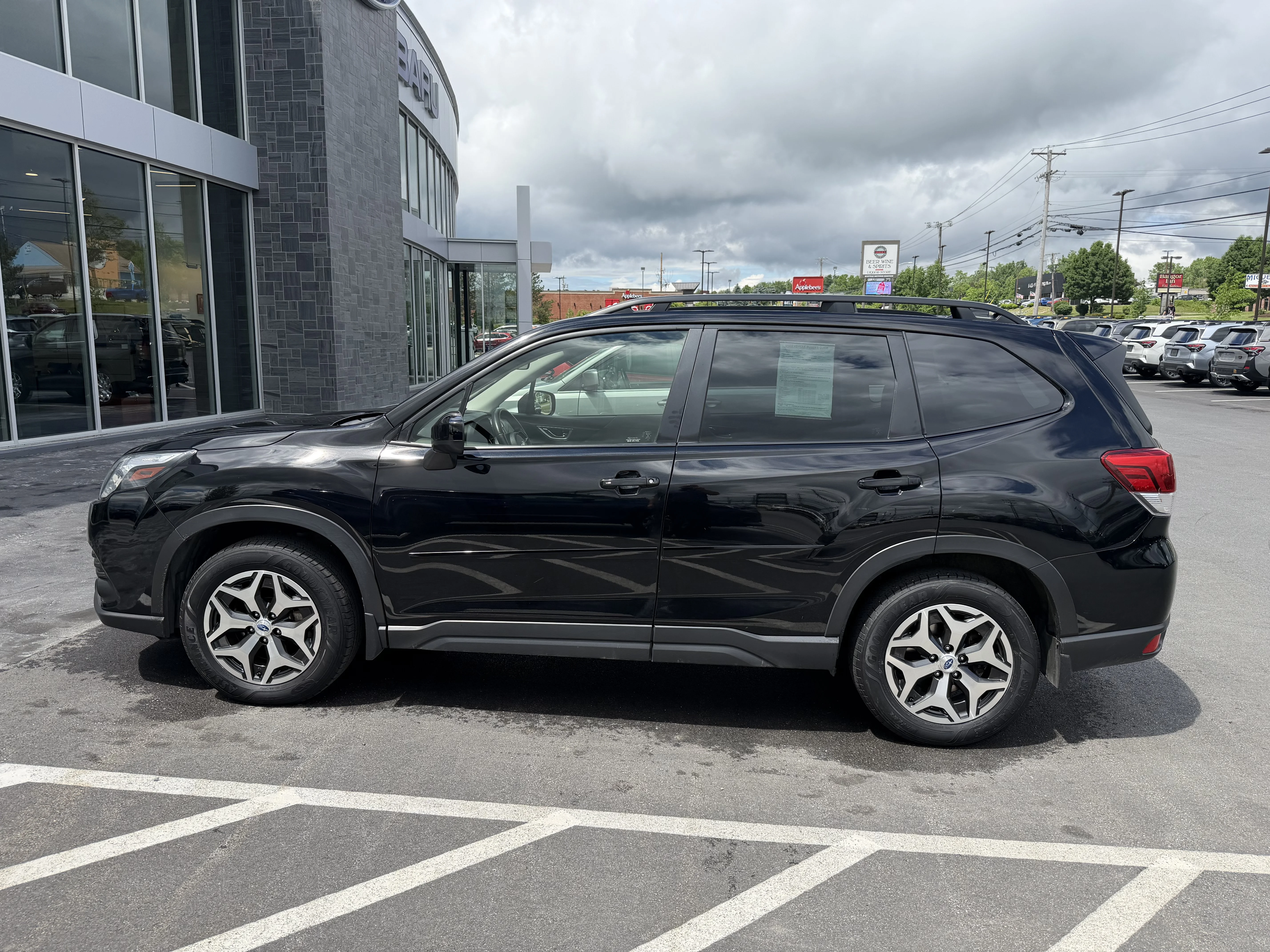Used 2023 Crystal Black Silica Subaru Premium image 2