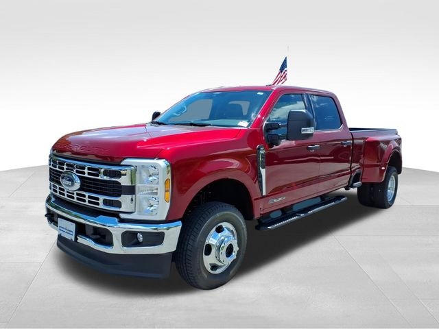 New 2026 Ruby Red Metallic Tinted Clearcoat Ford XLT image 2