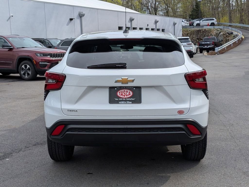Used 2024 White Chevrolet LS image 4