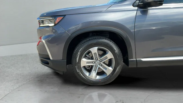 Used 2025  Honda EX-L image 26