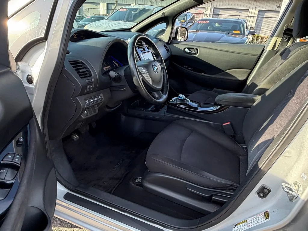 Used 2013 Silver Nissan SV image 11
