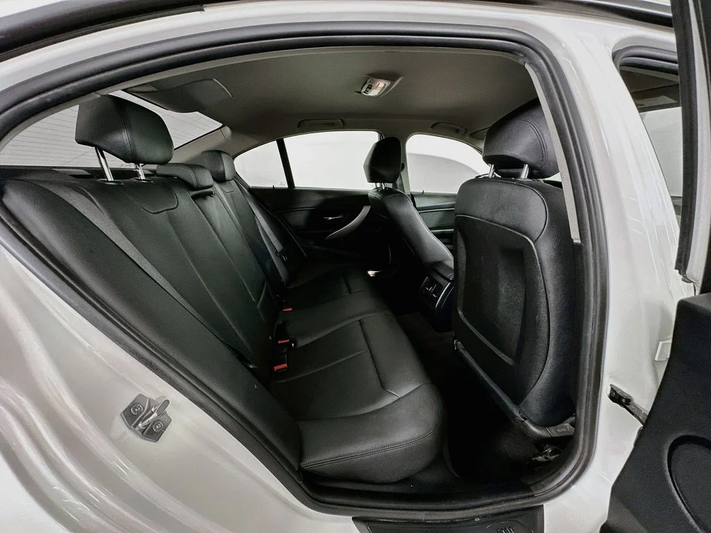 Used 2015 Alpine White BMW 320i image 25