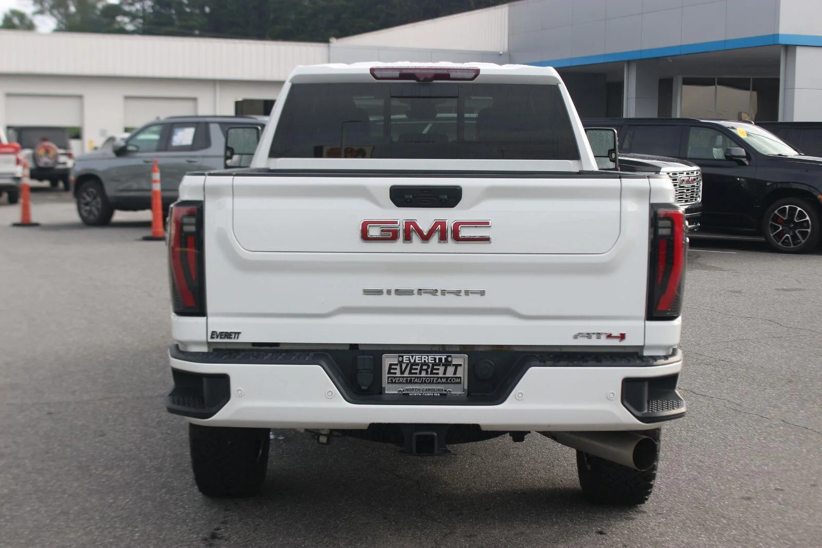 Used 2024 Summit White GMC AT4 image 6