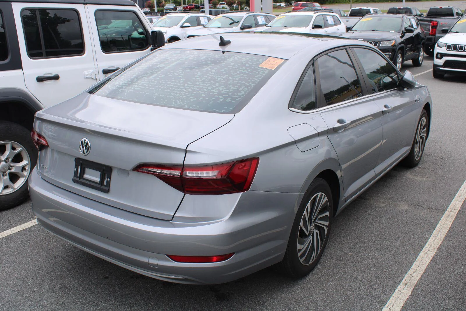 Used 2021 Pyrite Silver Metallic Volkswagen SEL image 6
