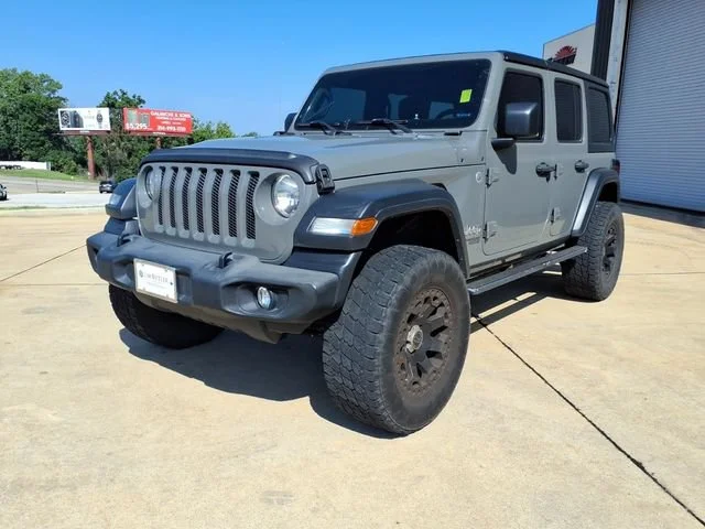 Used 2018  Jeep Sport S image 1