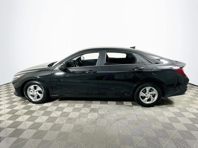 Certified Used 2022 Black Hyundai SE image 6