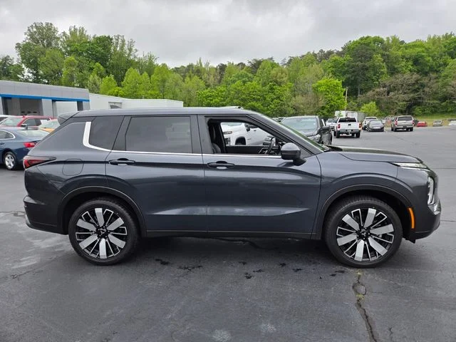 Used 2025 Gray Mitsubishi SE image 9