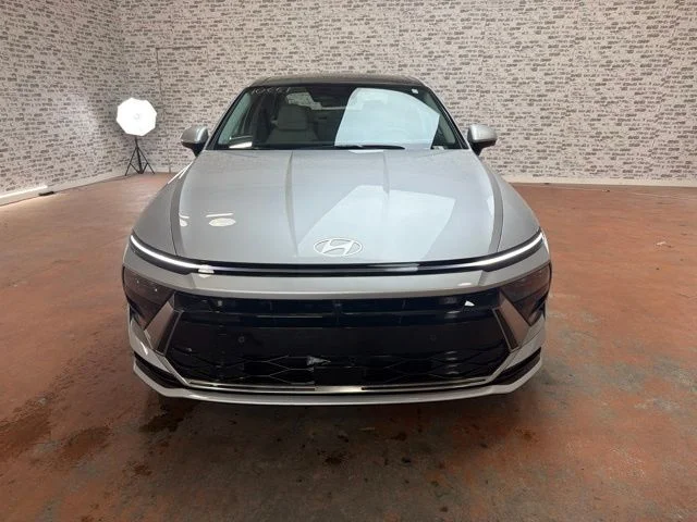 New 2026 Aero Silver Hyundai Limited image 2